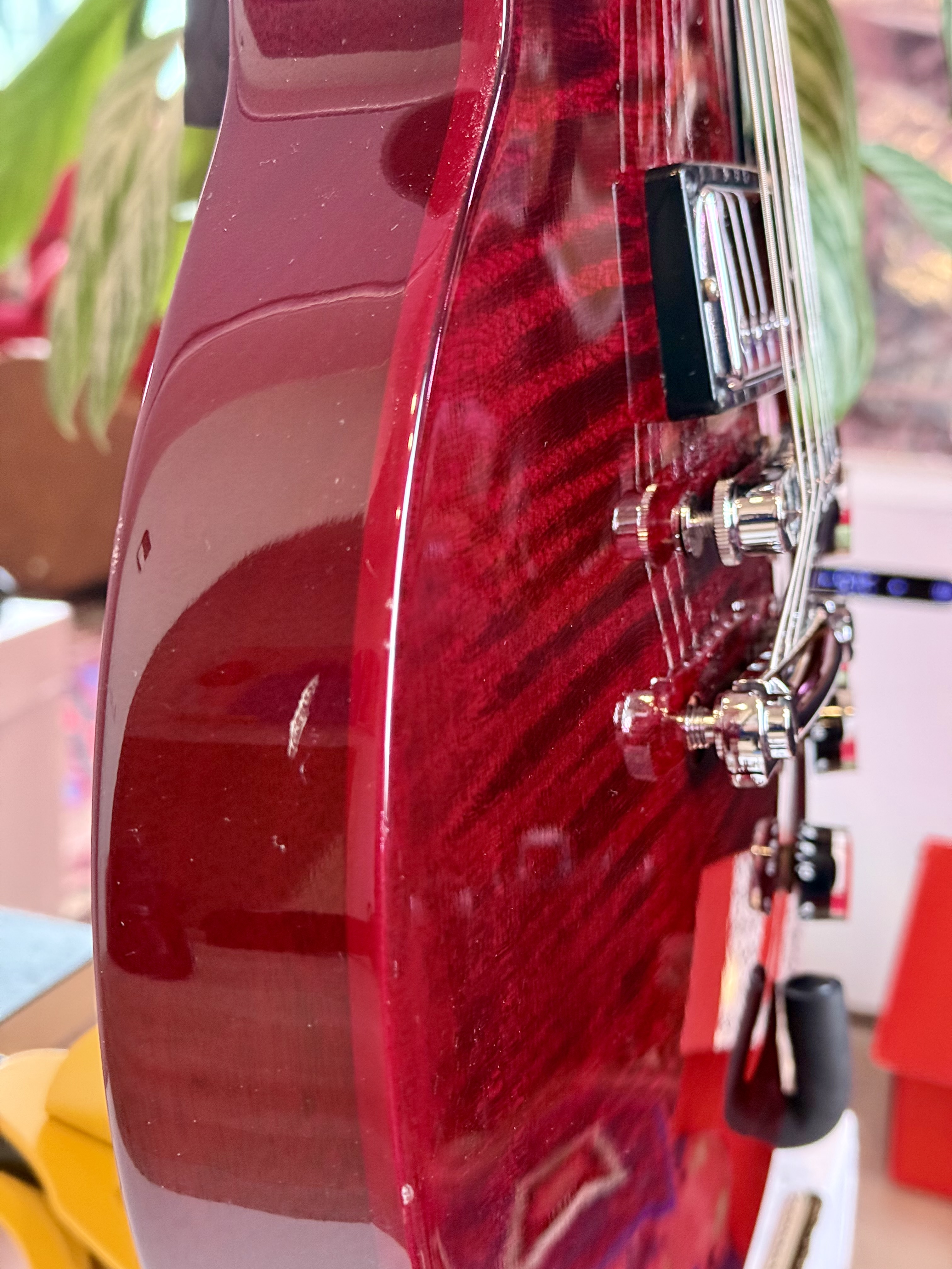 Пример Gibson Les Paul Studio, оцененного в 7/10