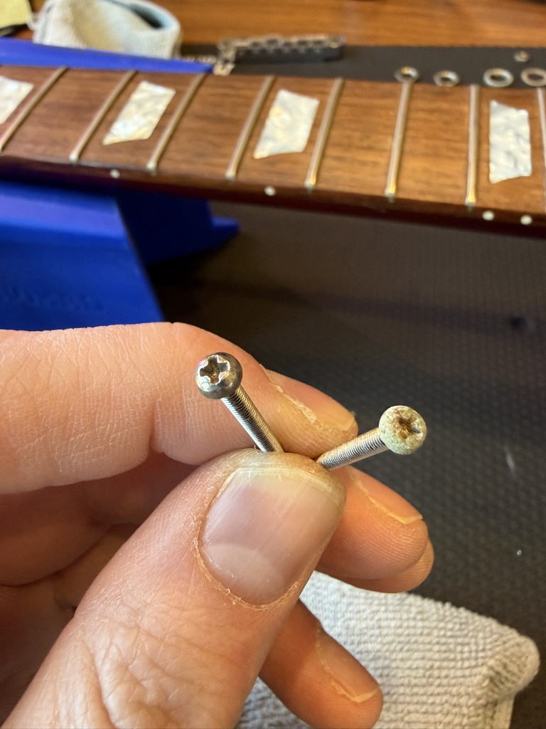 Сравнение отполированного и неочищенного винта