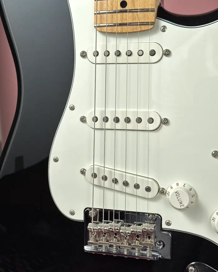Три сингла на Fender Player Stratocaster
