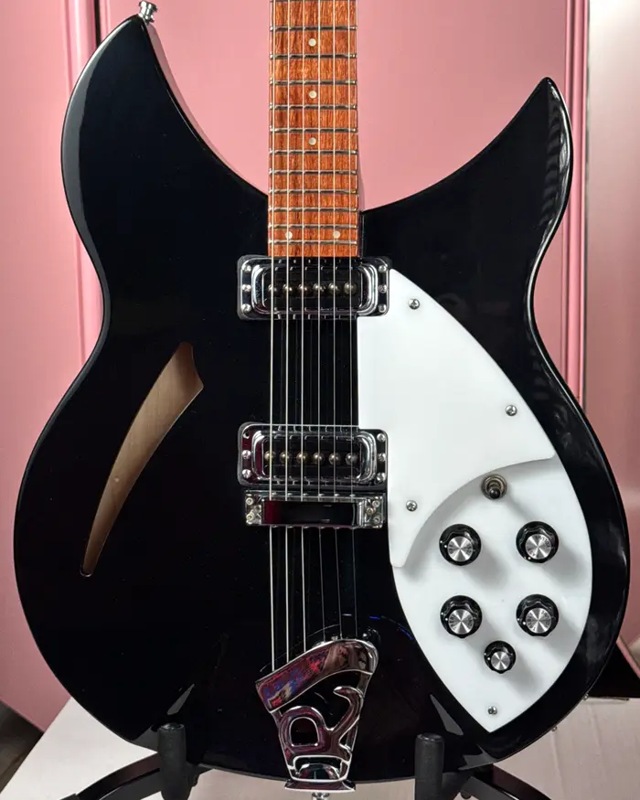 Rickenbacker 330