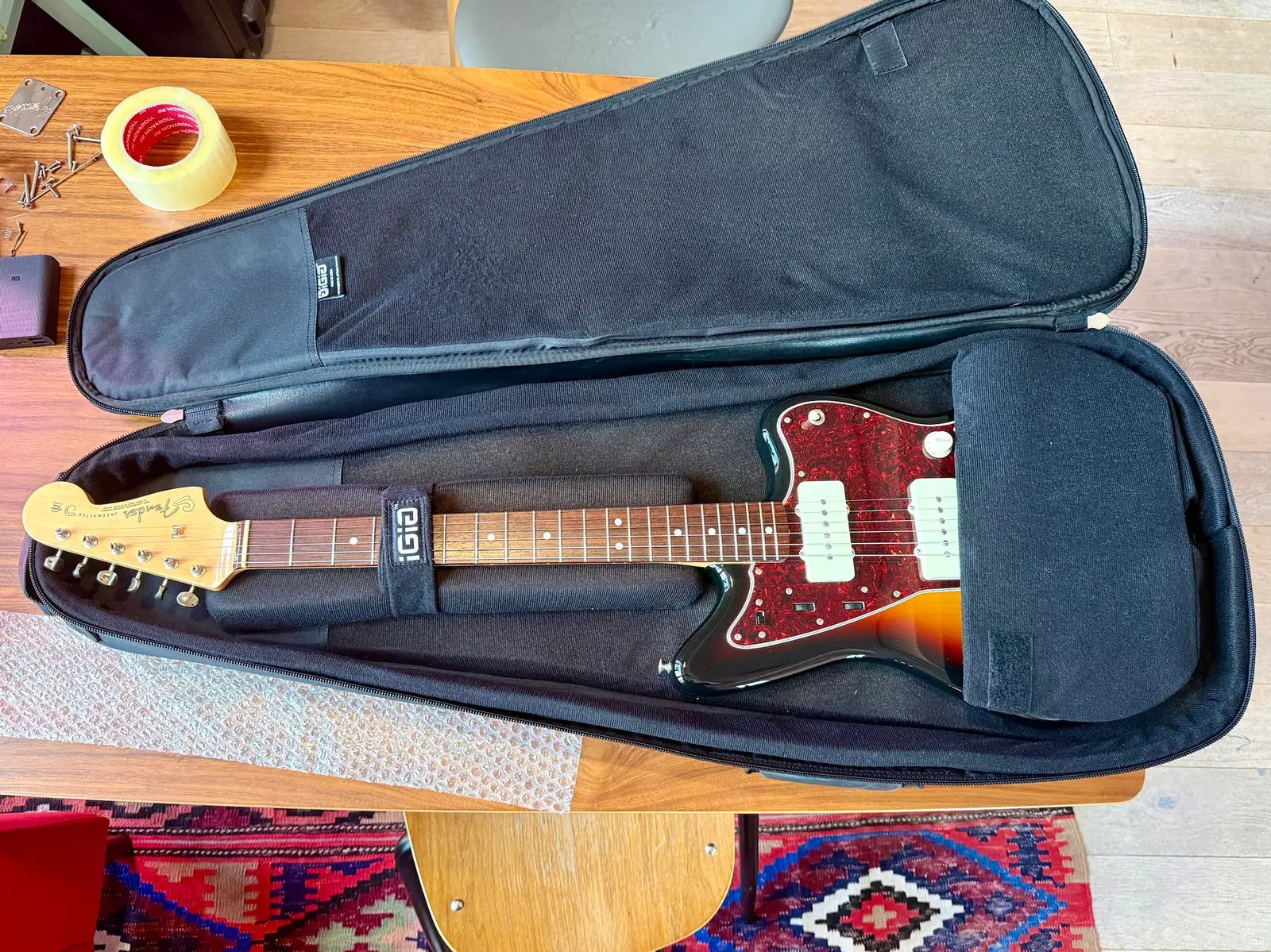 Японский джазмастер перед упаковкой