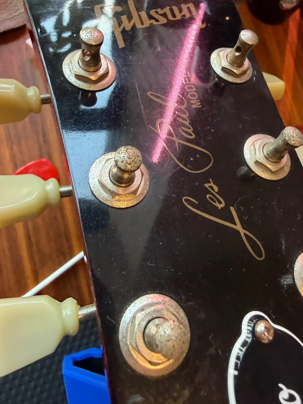 Голова грифа Gibson до полировки