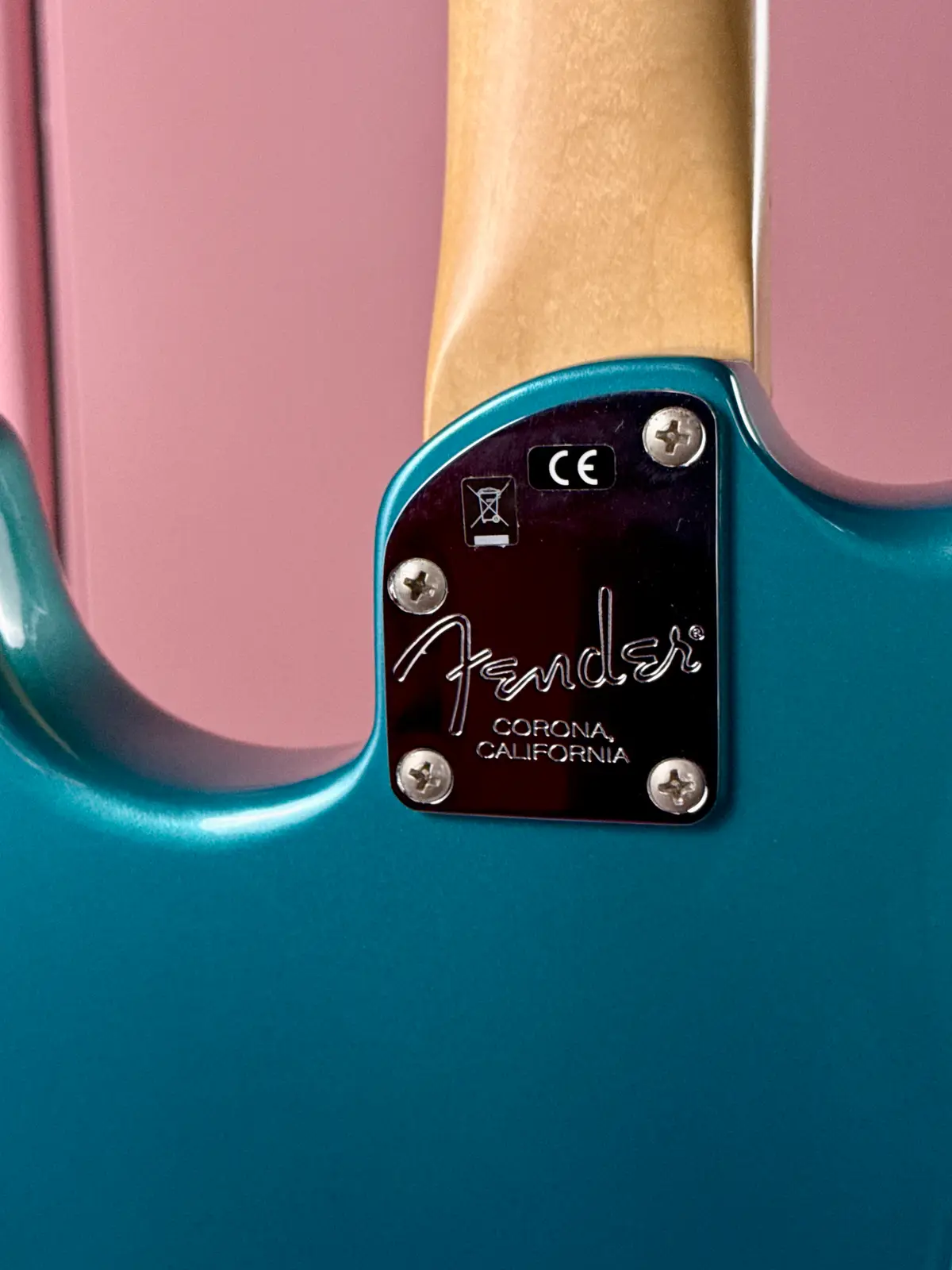 Гриф Fender Stratocaster крупным планом