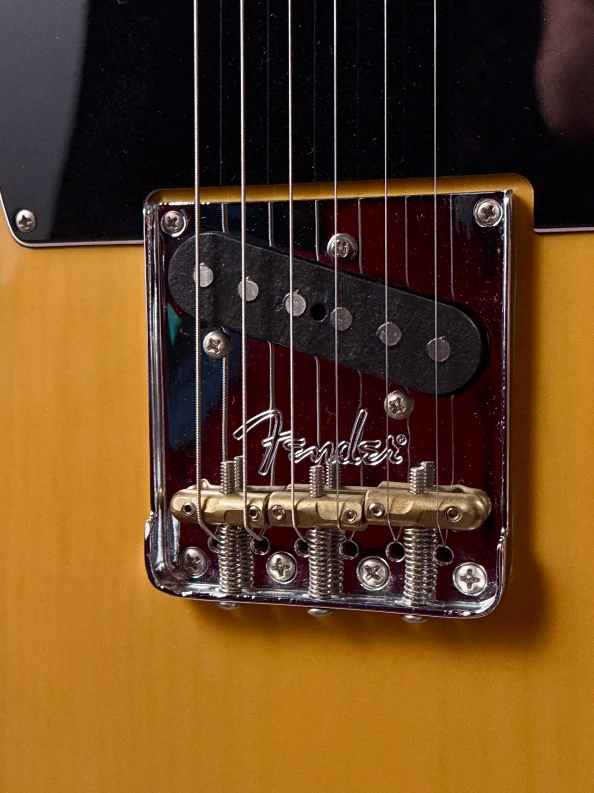 Бридж Fender Telecaster крупным планом