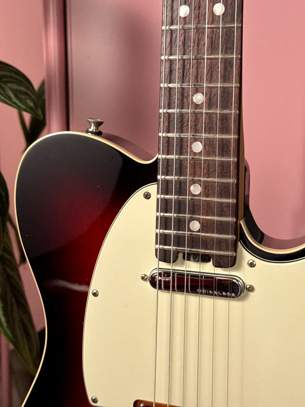 Колесико регулировки анкера у пятки Fender American Elite Telecaster