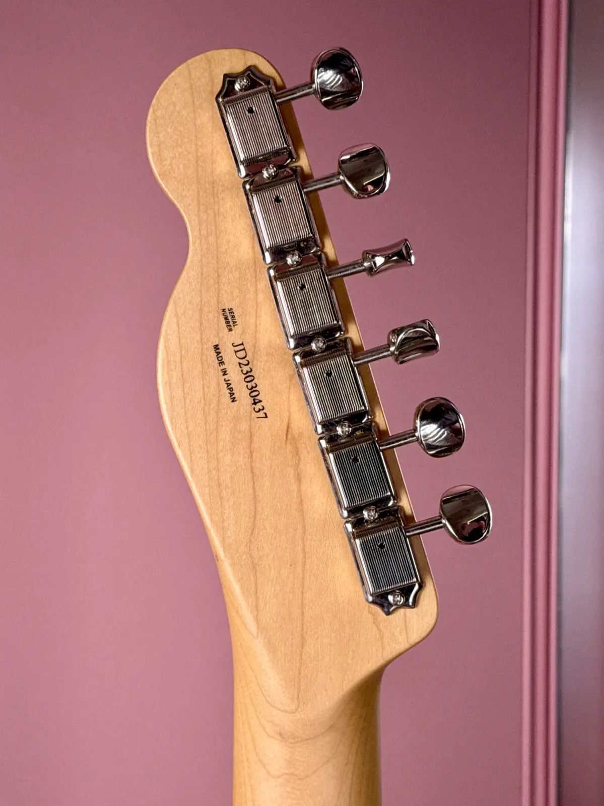 Серийный номер JD23 на Fender Hybrid II Telecaster