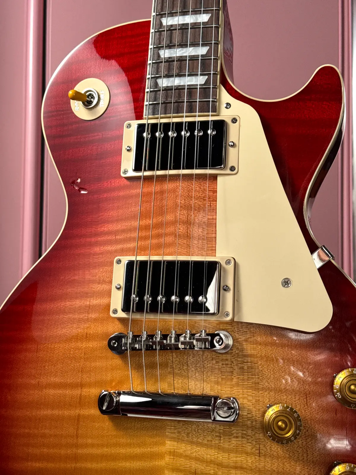 Хамбакеры с металлическими крышками на Gibson Les Paul Standard 50's