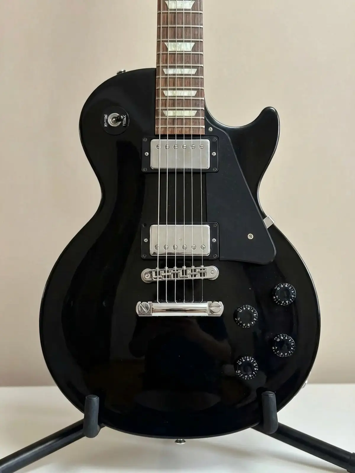 Gibson Les Paul Studio 2006 Ebony за 100 000 ₽, электрогитара