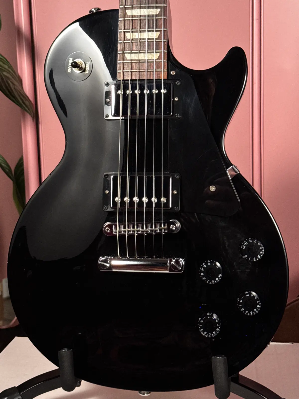 Непрозрачный черный топ Gibson Les Paul Studio