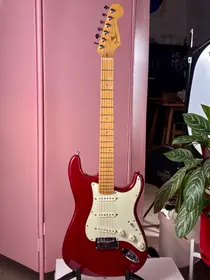 Fender American Deluxe Stratocaster 1998 Crimson Red Transparent, электрогитара, фото 2