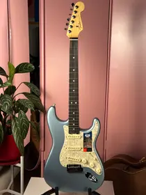 Fender American Elite Stratocaster 2019 Satin Ice Blue Metallic, электрогитара, фото 2