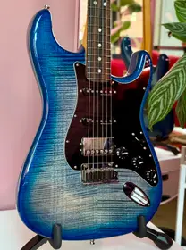 Fender American Ultra Stratocaster 2021 Denim Burst, электрогитара, фото 1