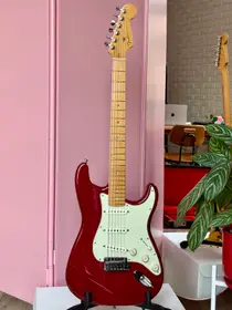 Fender American Deluxe Stratocaster 1998 Crimson Red Transparent, электрогитара, фото 2