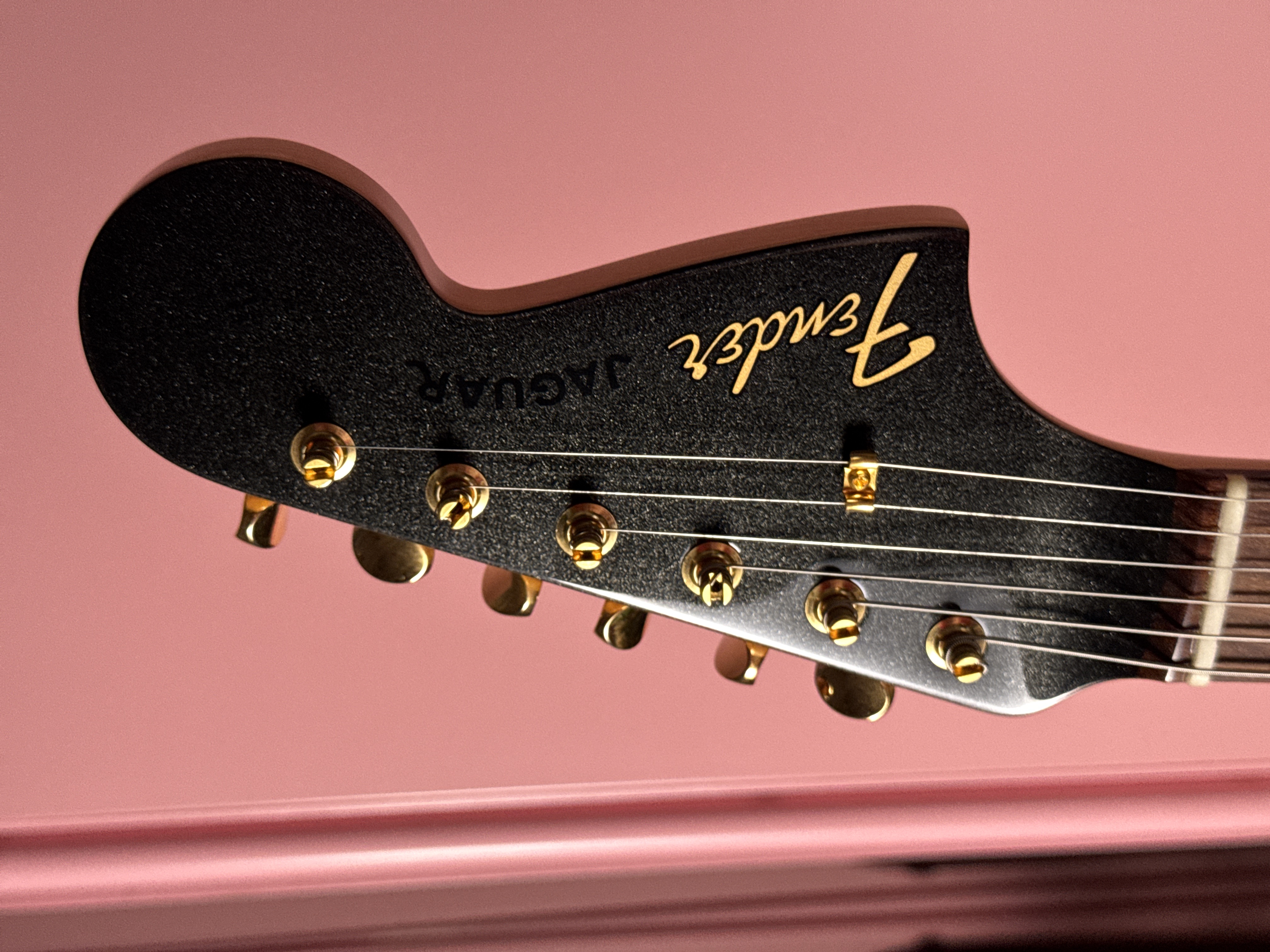 Fender Fender Traditional 60's 2025 Ltd Edition Jaguar 2025 Black Pearl w/ Matching Headstock, электрогитара, фото 3